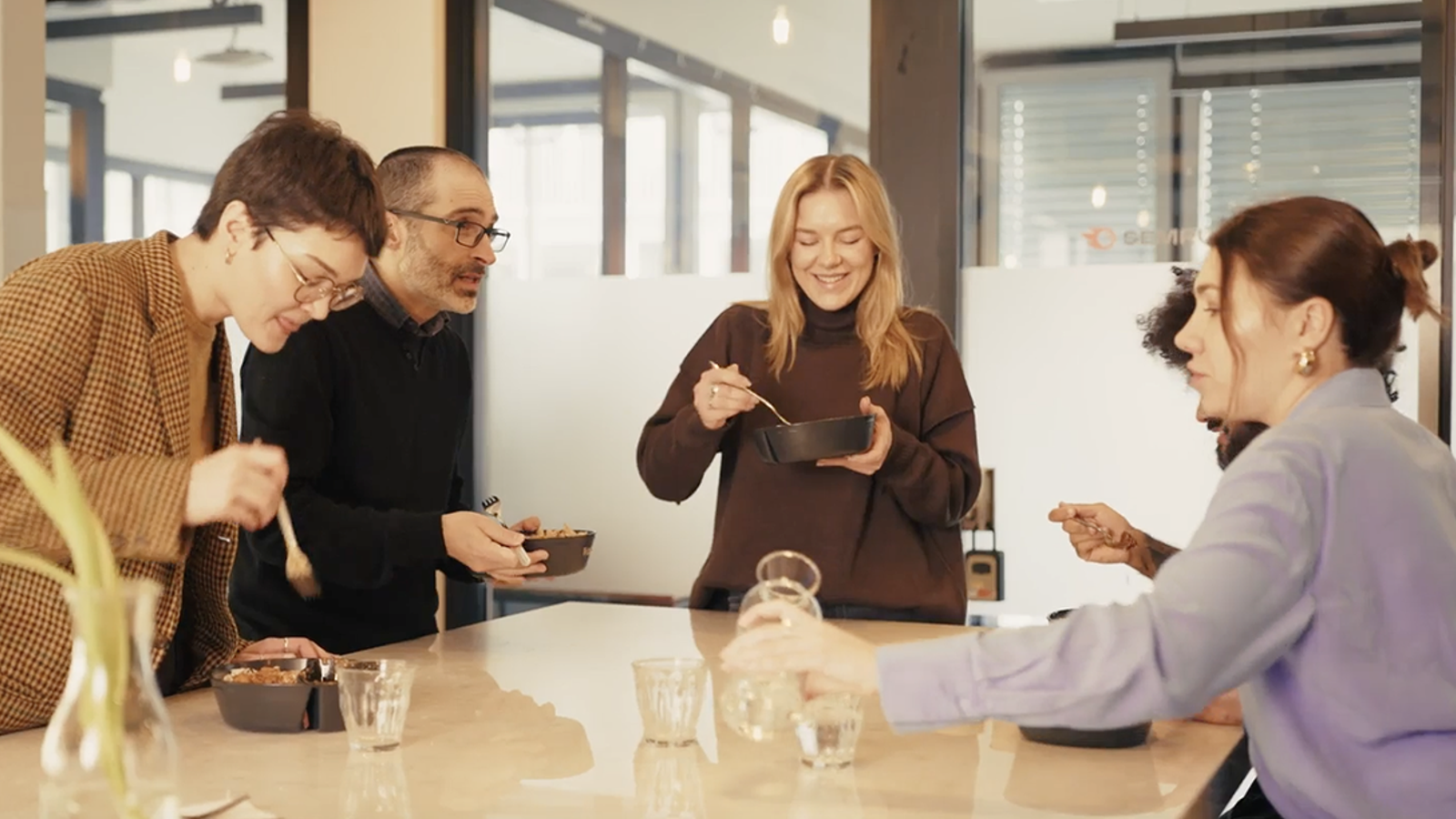 Semrush employees having lunch together in their Berlin office