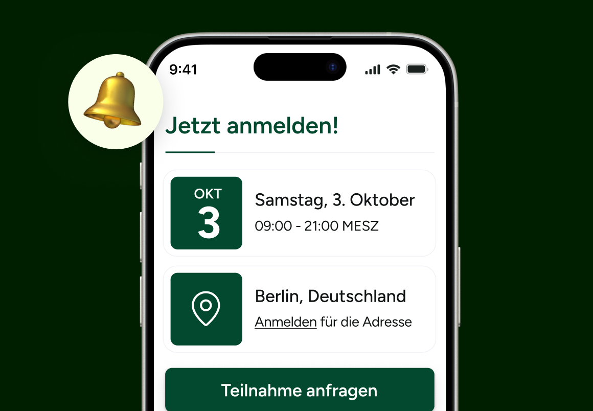 Menschen arbeiten bei einem Hackathon gemeinsam an Laptops