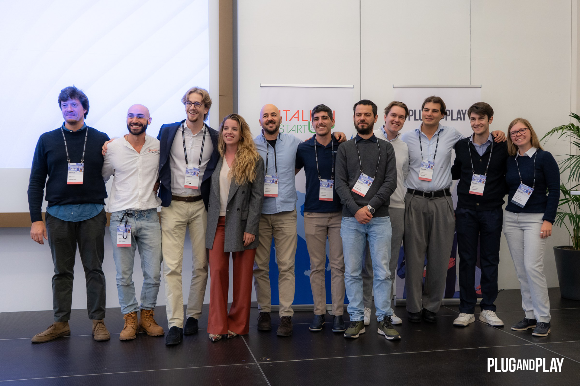 The nine Italian startup teams together on stage