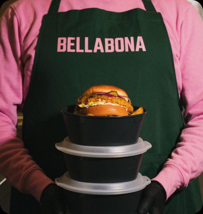 A Bella&Bona team member delivering catering
