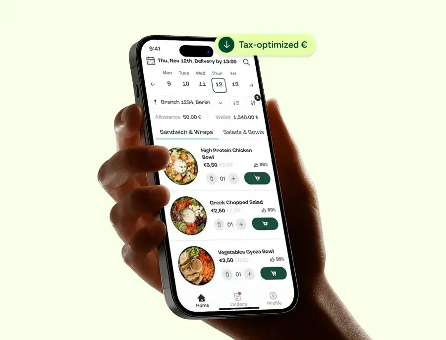 Employee ordering lunch in the Bella&Bona app