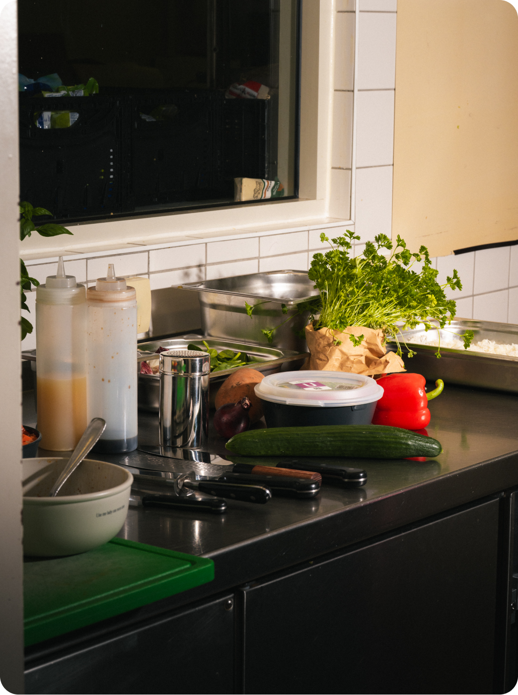Fresh meals served on-site at a Bella&Bona pop-up restaurant